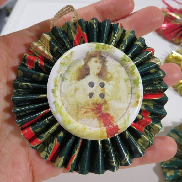 Victorian Christmas 3-D Rosettes large (20) collection - Picture 12 of 16